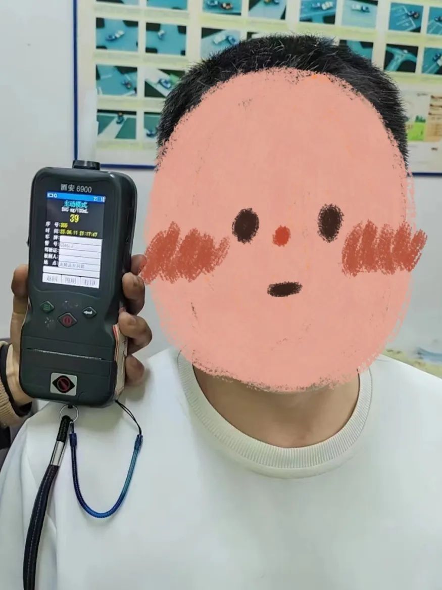 DƬ